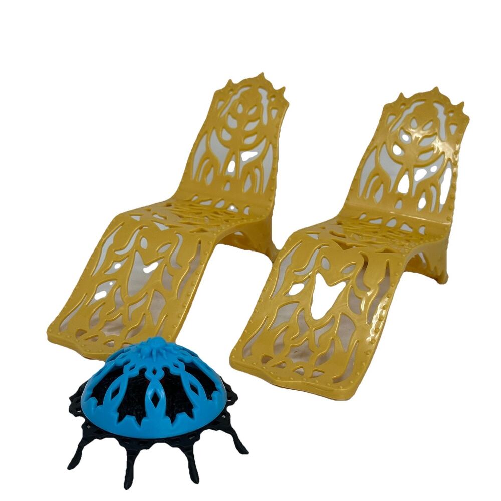 Monster High Doll 13 Wishes Desert Oasis Gold Lounge Chairs + Fire pit + Cover